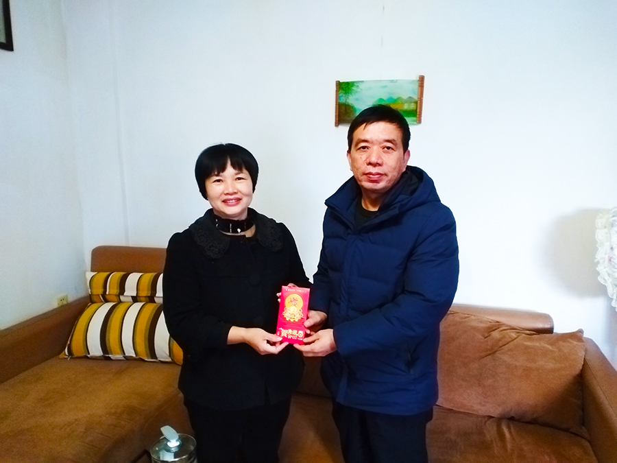 “退休職工常掛懷 春節(jié)慰問(wèn)暖人心”虹潤(rùn)新春走訪慰問(wèn)退休干部和骨干員工